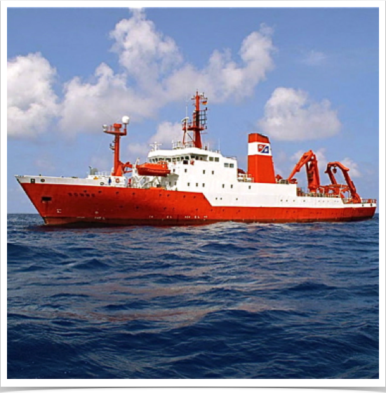 FS SONNE in Central Atlantic.
